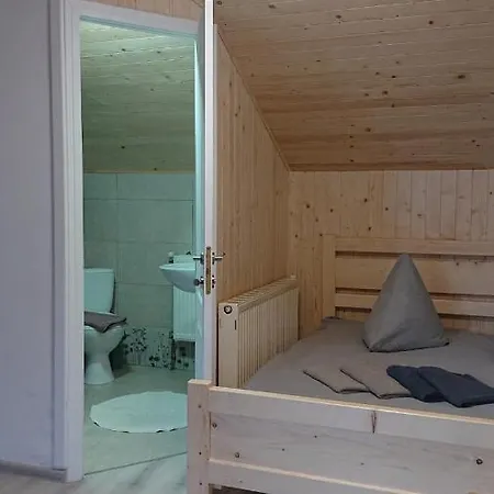 любе ヤブルニツァ