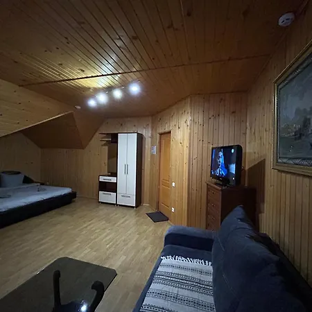 ホテル любе ヤブルニツァ