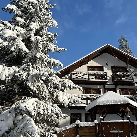 ホテル любе ヤブルニツァ