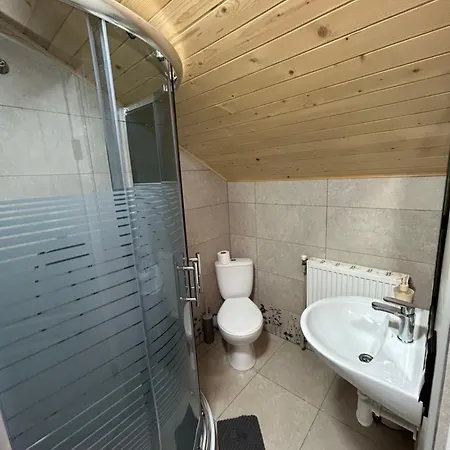 ホテル любе ヤブルニツァ