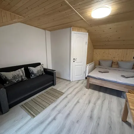 ホテル любе ヤブルニツァ