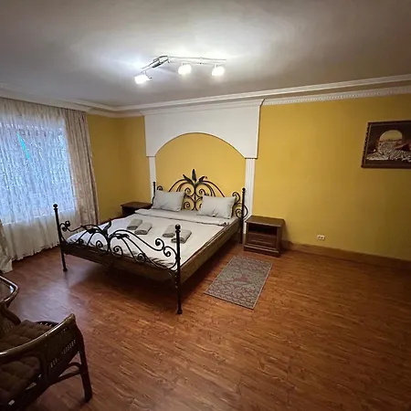 ホテル любе ヤブルニツァ