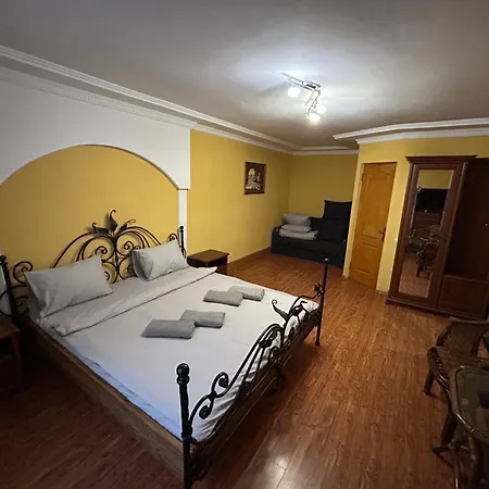 ホテル любе ヤブルニツァ