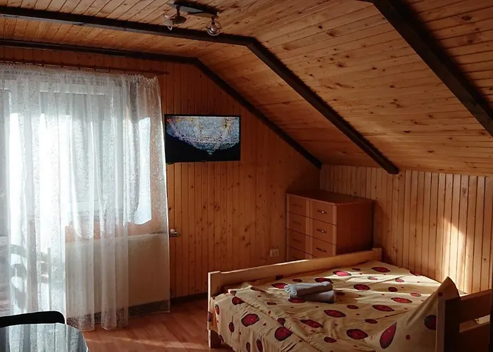 любе Otel Yablunytsia