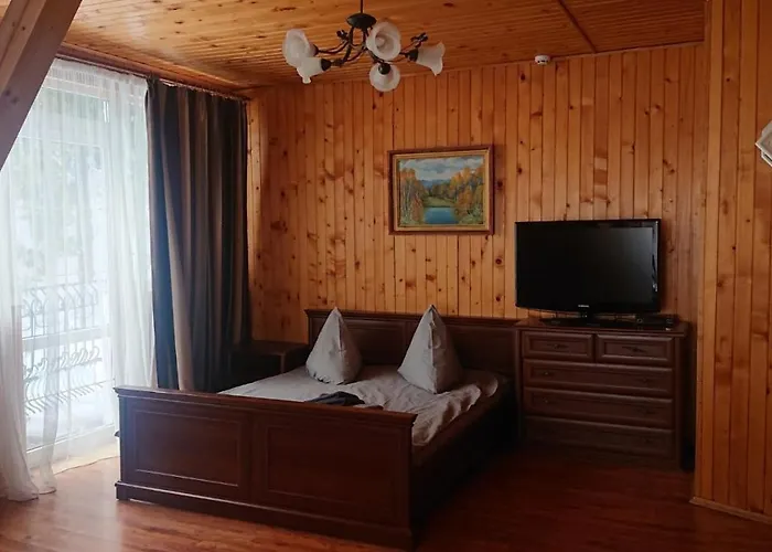 любе Otel Yablunytsia