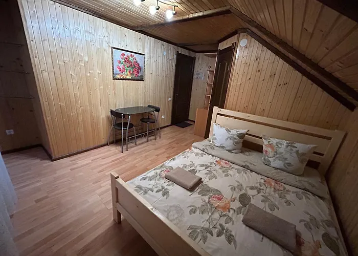 любе Otel Yablunytsia